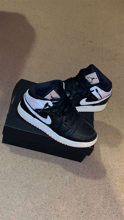 nike schoenen 2 verschillende kleuren
